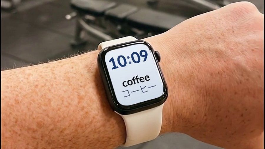 ジムで腕につけたApple Watch。文字盤に英語の単語と日本語訳が表示されている