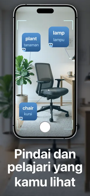 Kamera iPhone diarahkan ke sebuah ruangan, dengan kata plant, lamp dan chair beserta terjemahannya tanaman, lampu dan kursi ditandai pada masing-masing benda